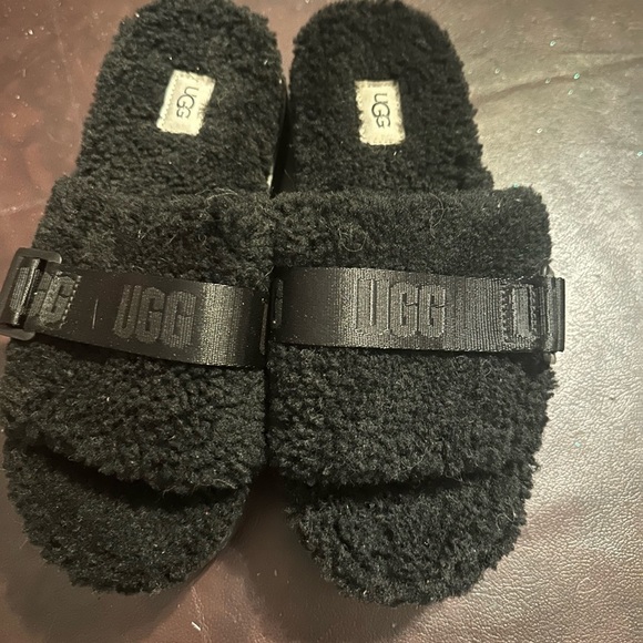 Ugg slip ons - Picture 2 of 10
